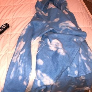 Blue & white cloud snuggie